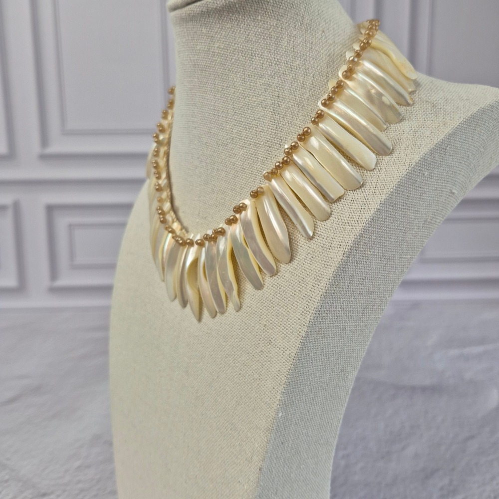 Vintage Mother of Pearl Shell Fringe Choker Necklace Cream Gold Tone 15 Japan - Picture 2 of 10
